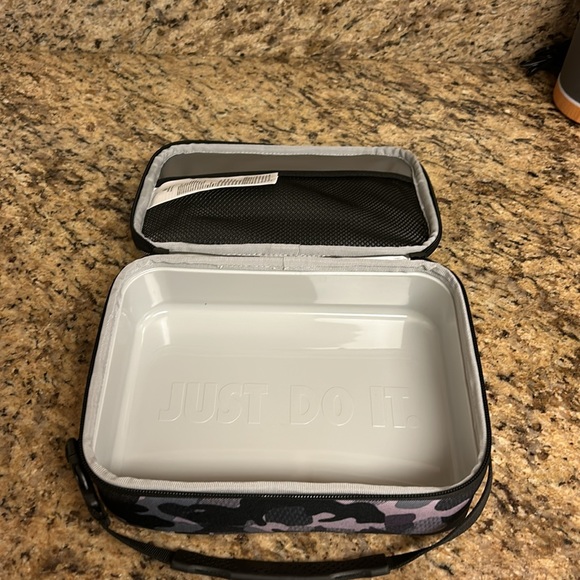 Nike Hard Shell Lunch Box (Blue Camo) - Picture 5 of 5
